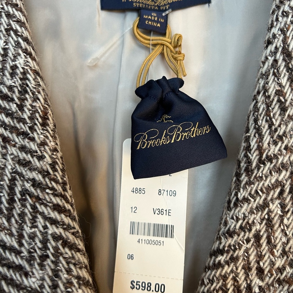 Brooks Brothers Brown and cream herringbone tweed blazer. - Picture 2 of 6